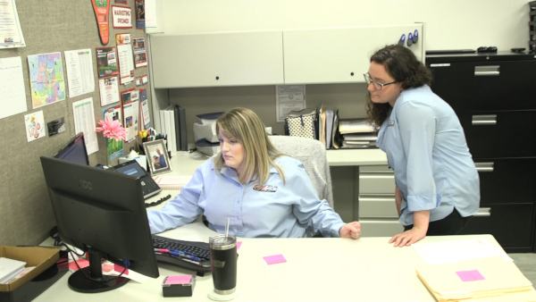 Jenny and Rhanda at computer