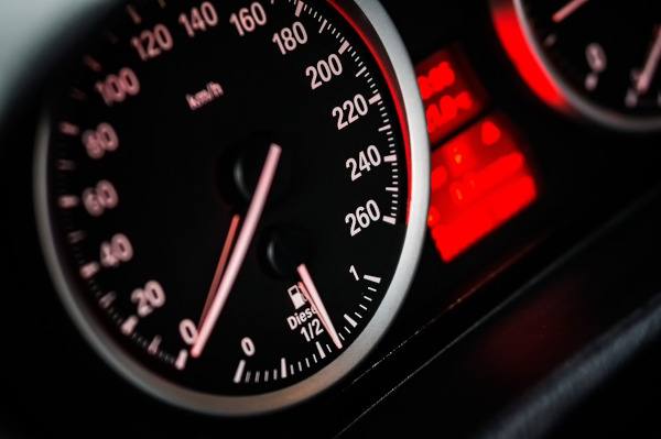 A close up of a speedometer in a car