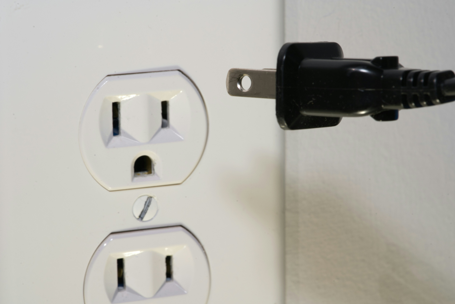 7 Signs Your Home Needs an Electrician (Don't Ignore These)